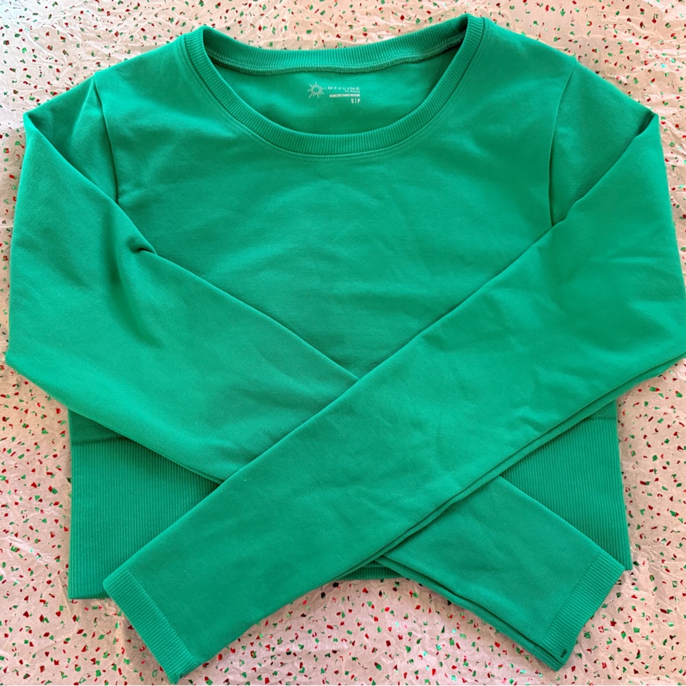 Green Crop Long-sleeve workout shirt